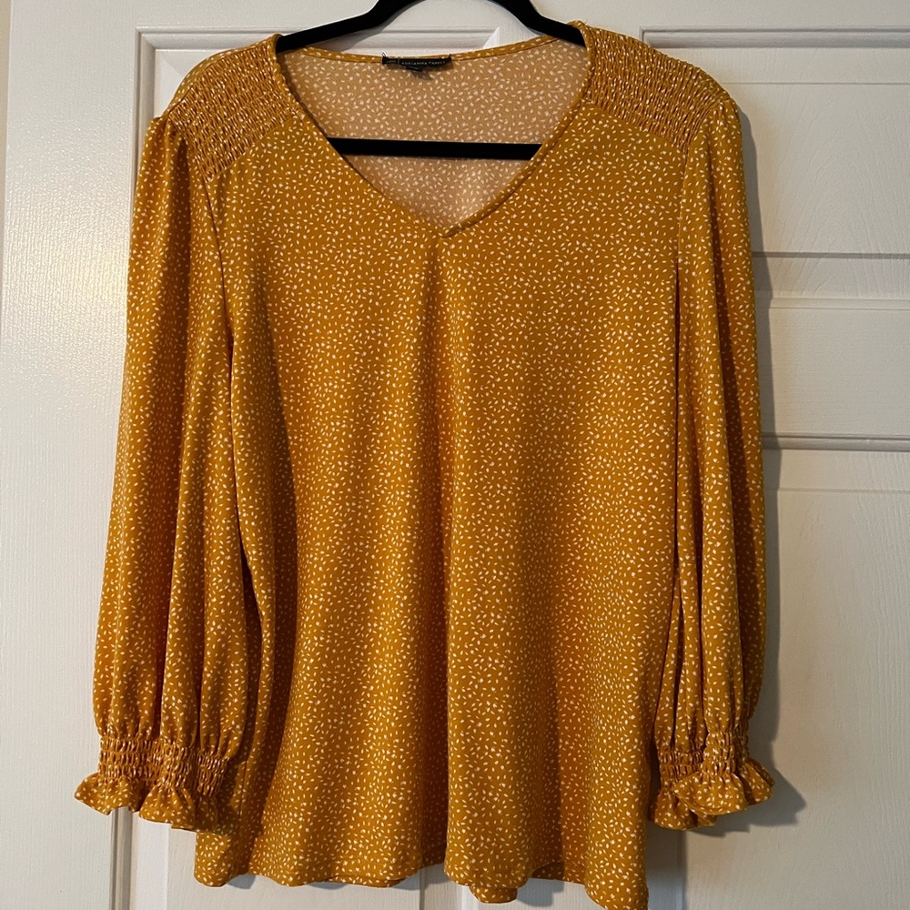 Womens top by ADRIANNA PAPELL size M